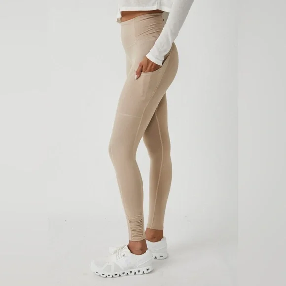 FREE PEOPLE FP Movement Out of Your League Leggings Clay M NWT $88 Retail - Picture 1 of 13